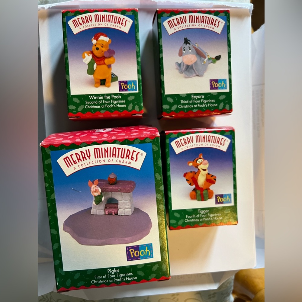 Hallmark Merry Miniatures Winnie the Pooh set from 1999